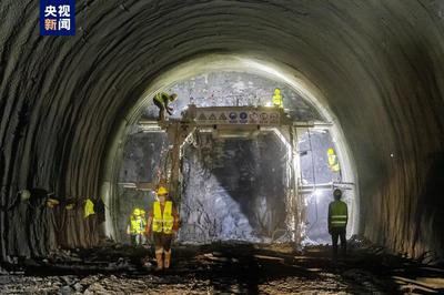 渝昆高铁彝良隧道进口平导安全贯通 全面进入正洞施工阶段